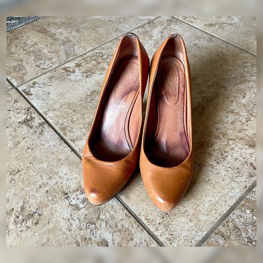 Halogen cognac heels